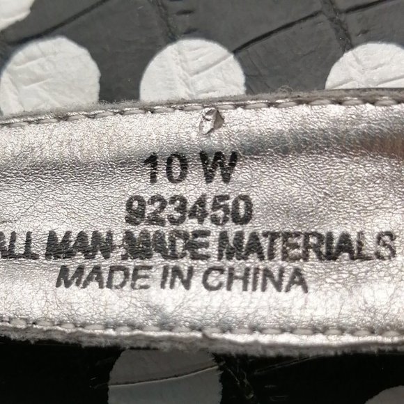 Lane Bryant Womens T Strap Thong Ankle Strap Sandals Black Polka Dots Buckle 10W - Picture 9 of 9